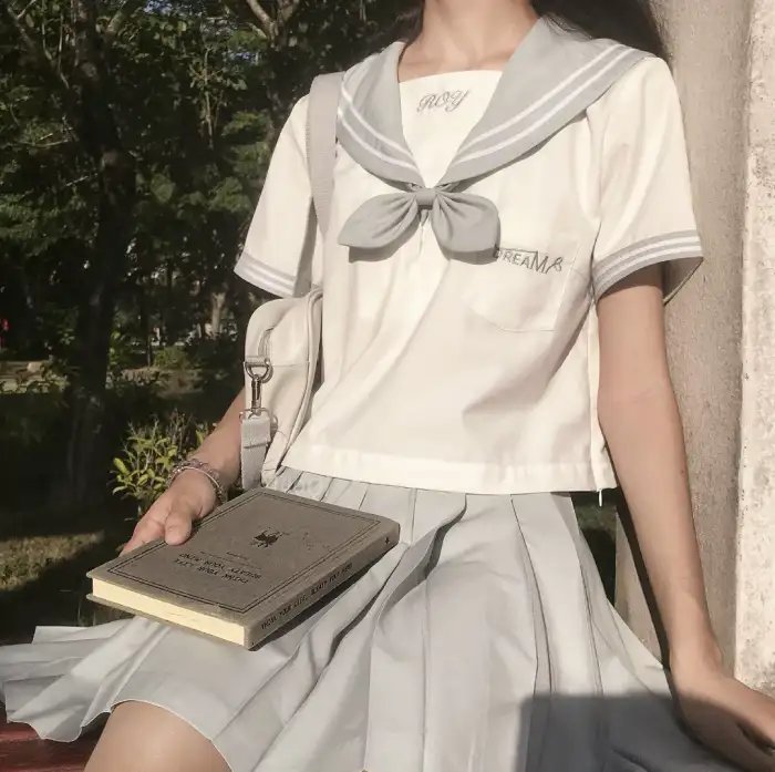 科莫多海报